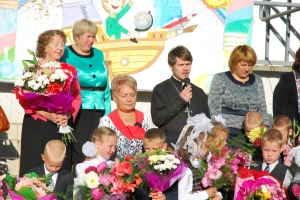 Заостровский священник напутствовал школьников на новый учебный год