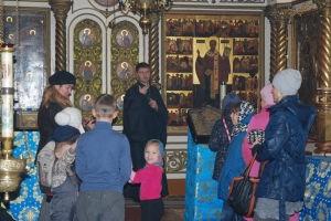 Школьники из Северодвинска посетили заостровский Сретенский храм