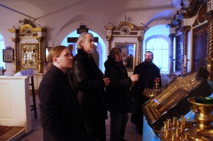 Протоиерей Владимир Вигилянский и Олеся Николаева посетили Сретенский храм Заостровья